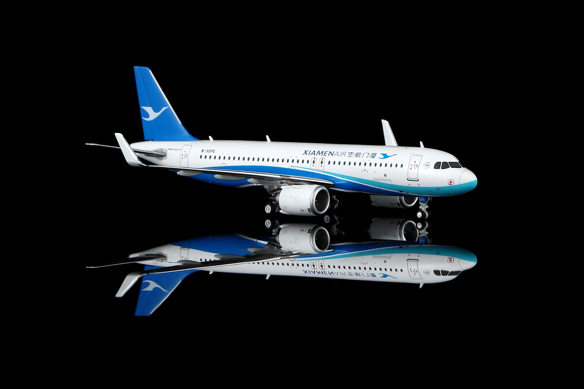 Xiamen Airlines Airbus A320neo B-32PE Standard Version image 5