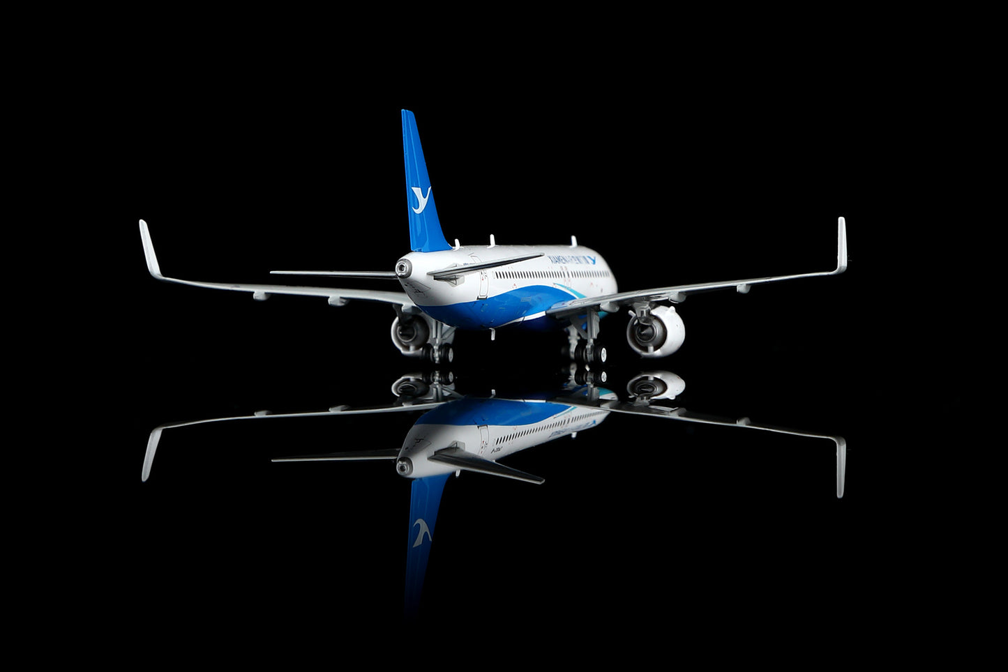 Xiamen Airlines Airbus A320neo B-32PE Standard Version image 7
