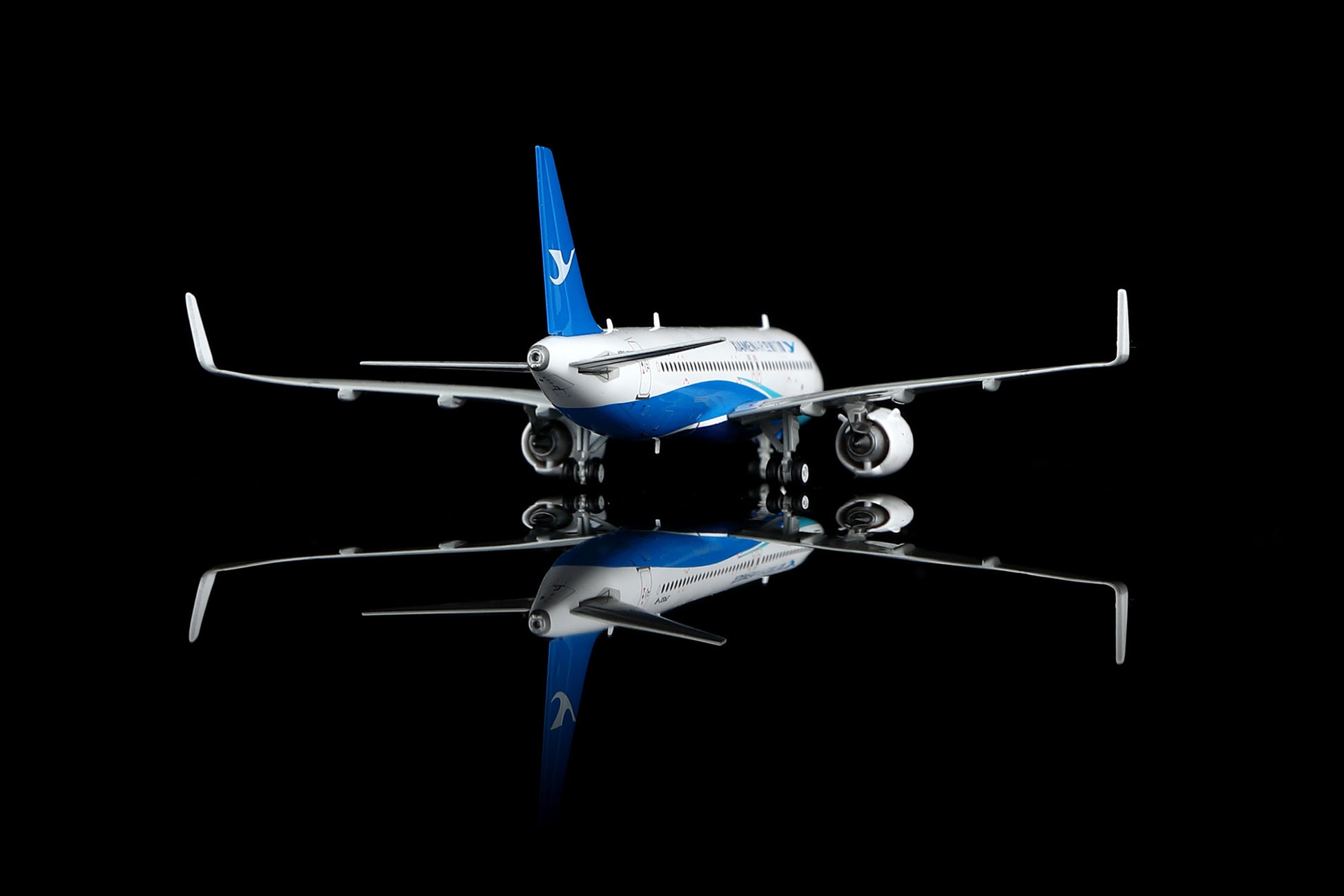Xiamen Airlines Airbus A320neo B-32PE Standard Version image 7
