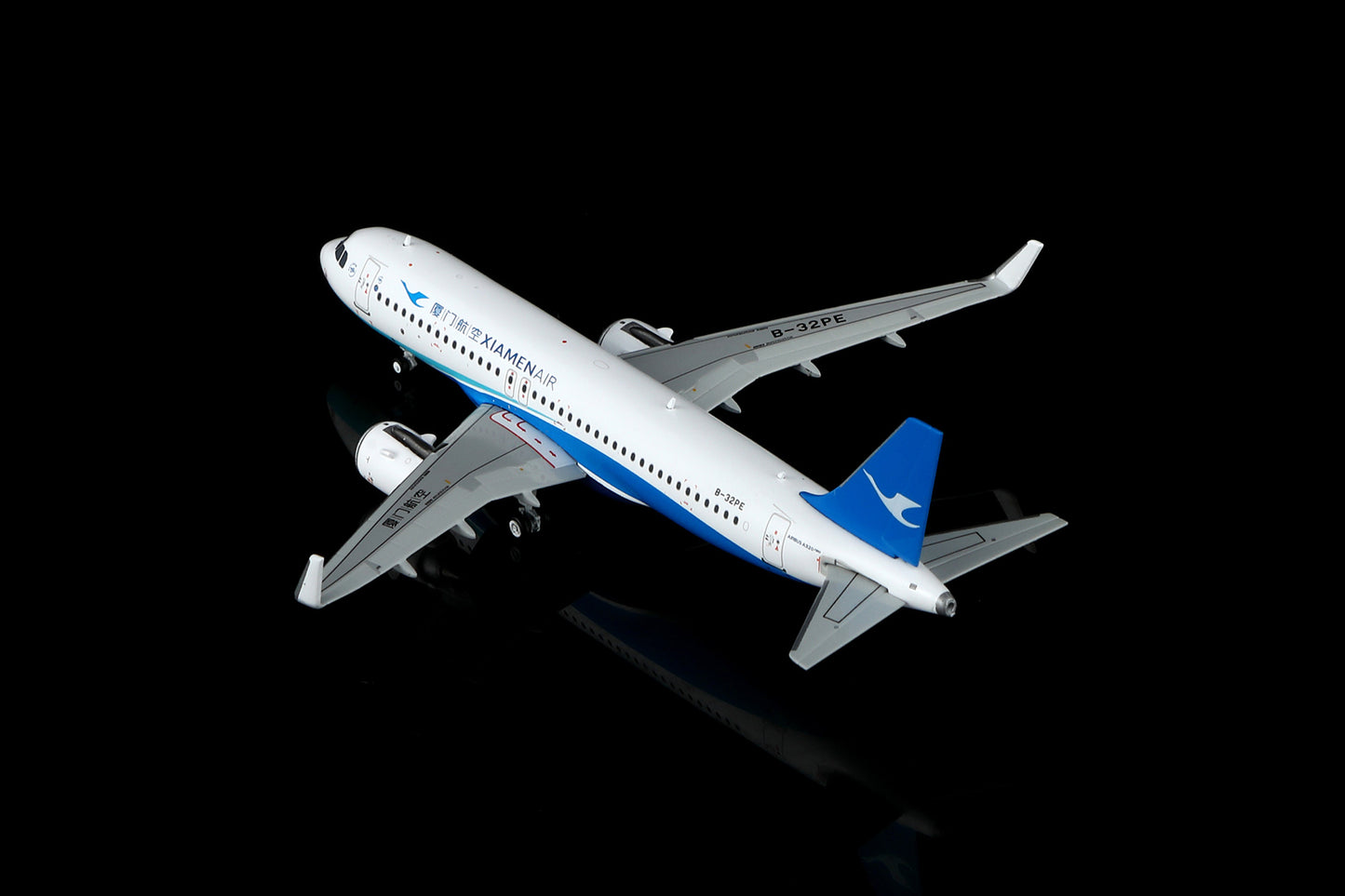 Xiamen Airlines Airbus A320neo B-32PE Standard Version image 8