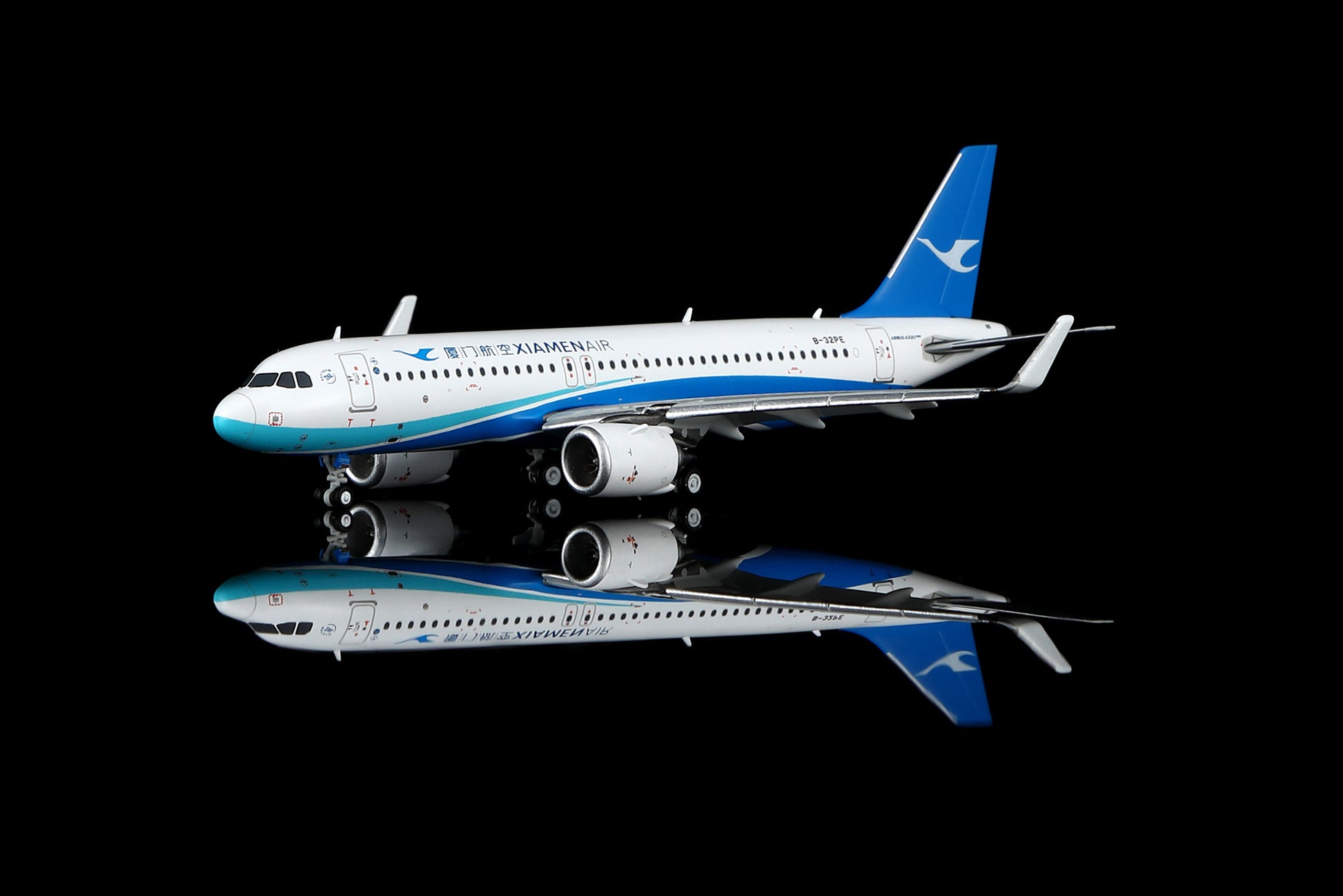 Xiamen Airlines Airbus A320neo B-32PE Flap-down image 14