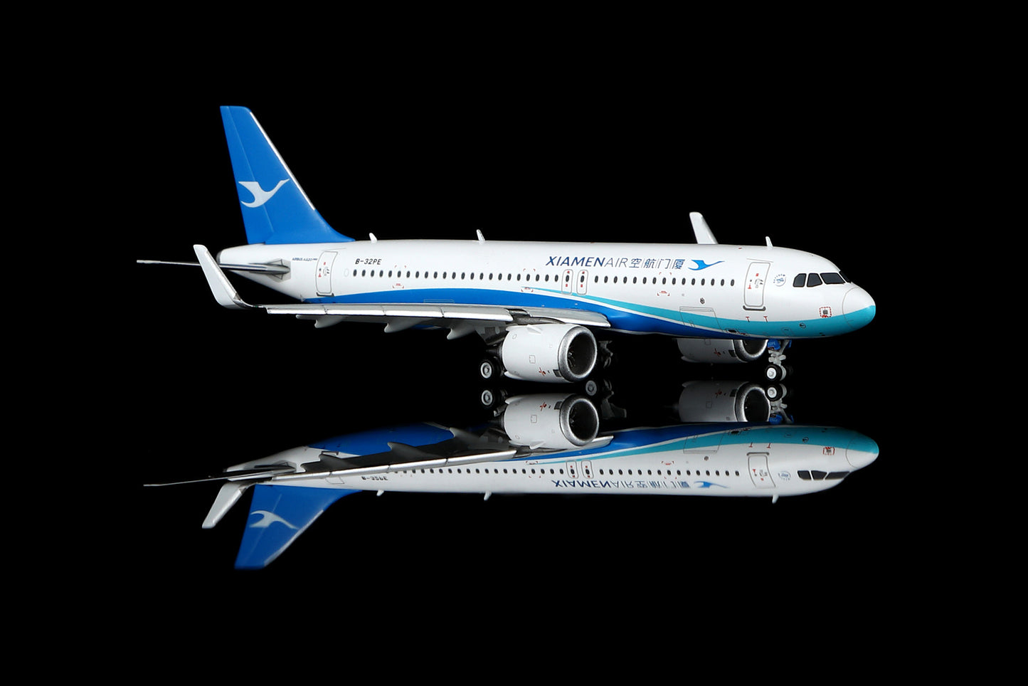 Xiamen Airlines Airbus A320neo B-32PE Flap-down image 15
