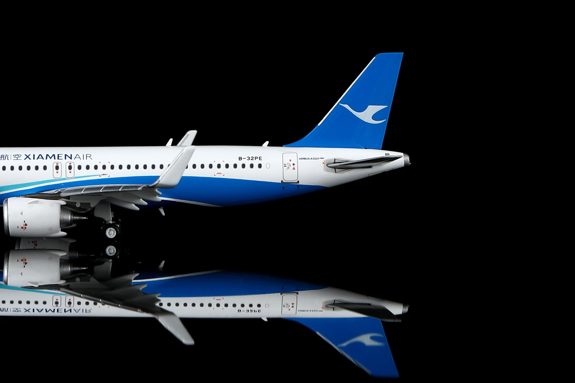 Xiamen Airlines Airbus A320neo B-32PE Flap-down image 17