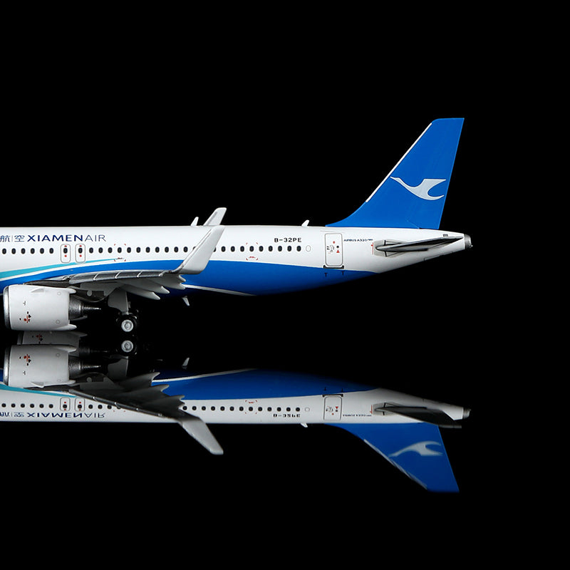Xiamen Airlines Airbus A320neo B-32PE Flap-down image 5