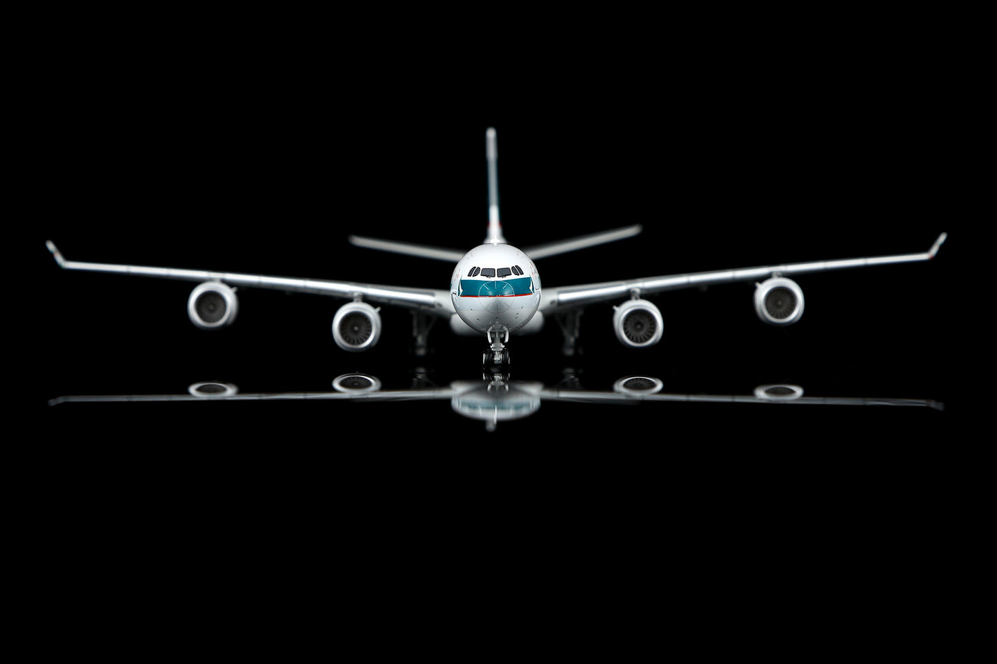 Cathay Pacific Airways A340-600 B-HQB Standard Version image 4