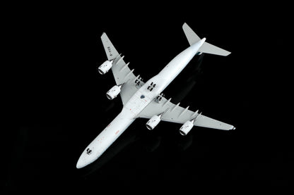 Cathay Pacific Airways A340-600 B-HQB Standard Version image 9