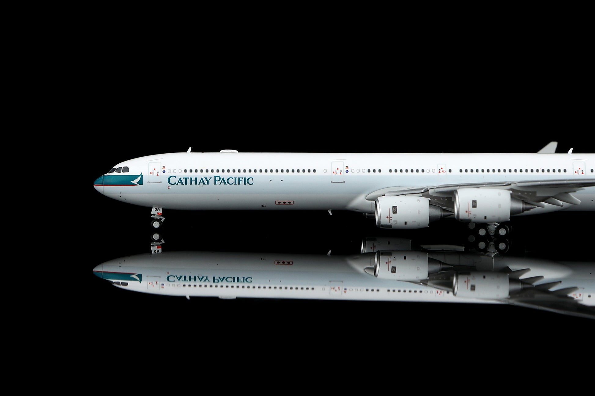 Cathay Pacific Airways A340-600 B-HQB Flap-down image 15