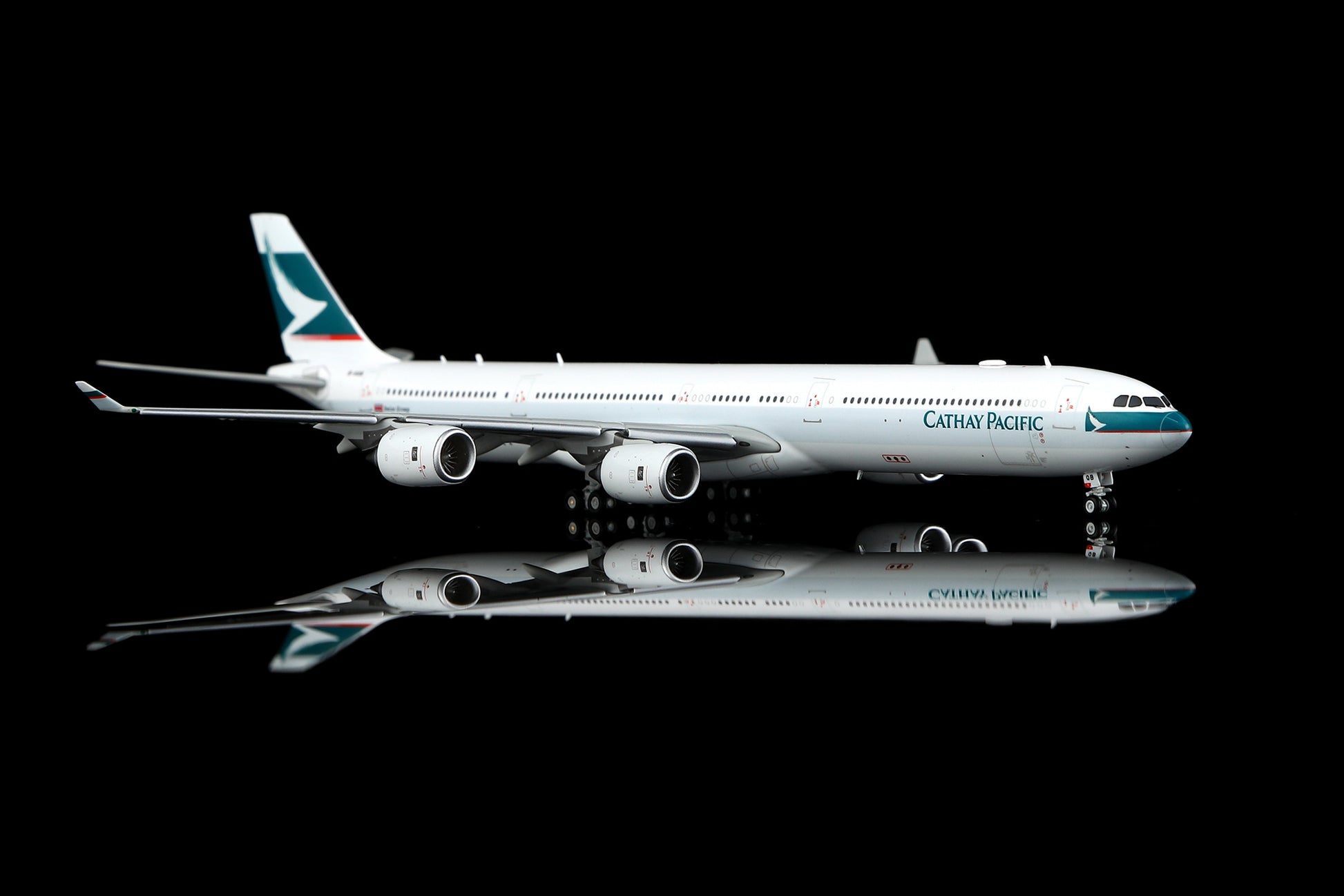 Cathay Pacific Airways A340-600 B-HQB Flap-down image 18