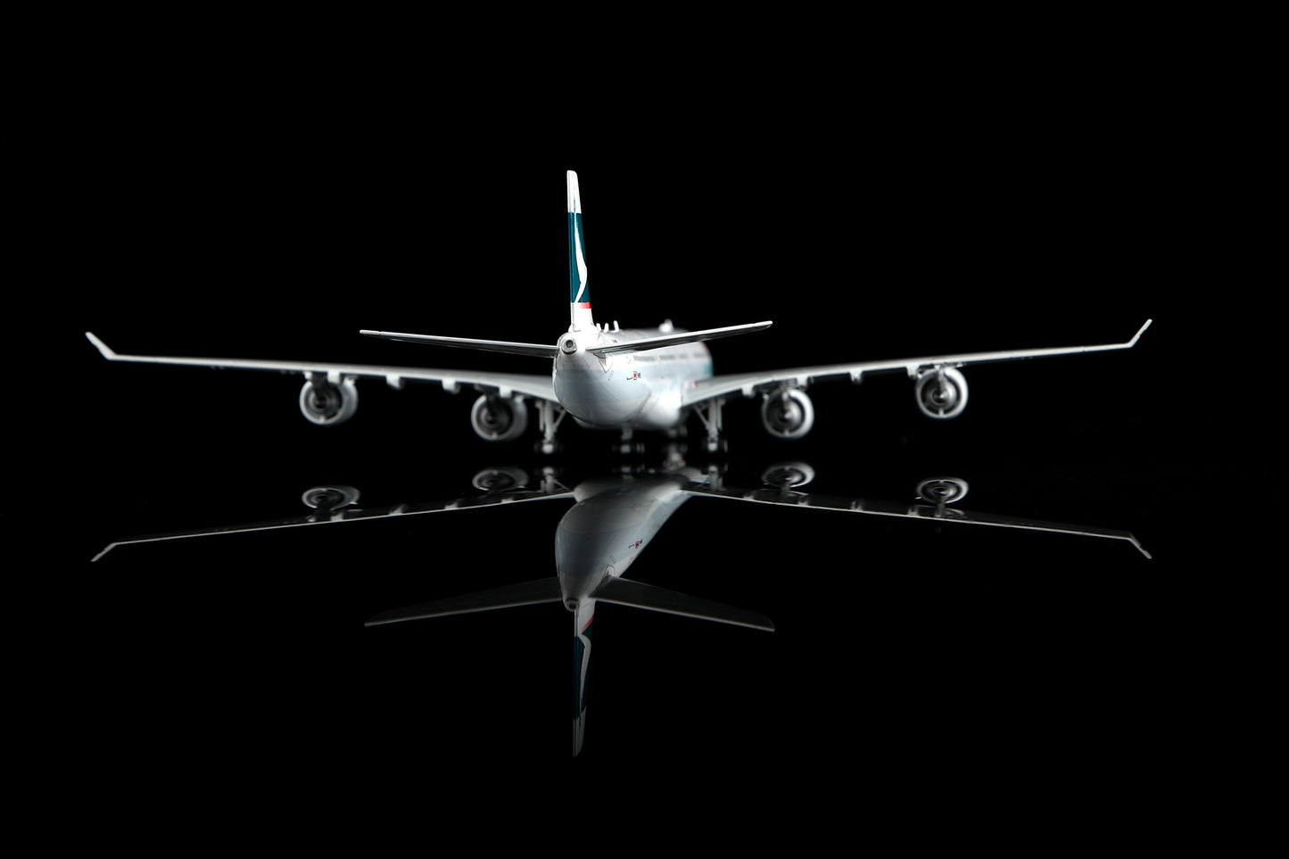 Cathay Pacific Airways A340-600 B-HQC Standard Version image 11