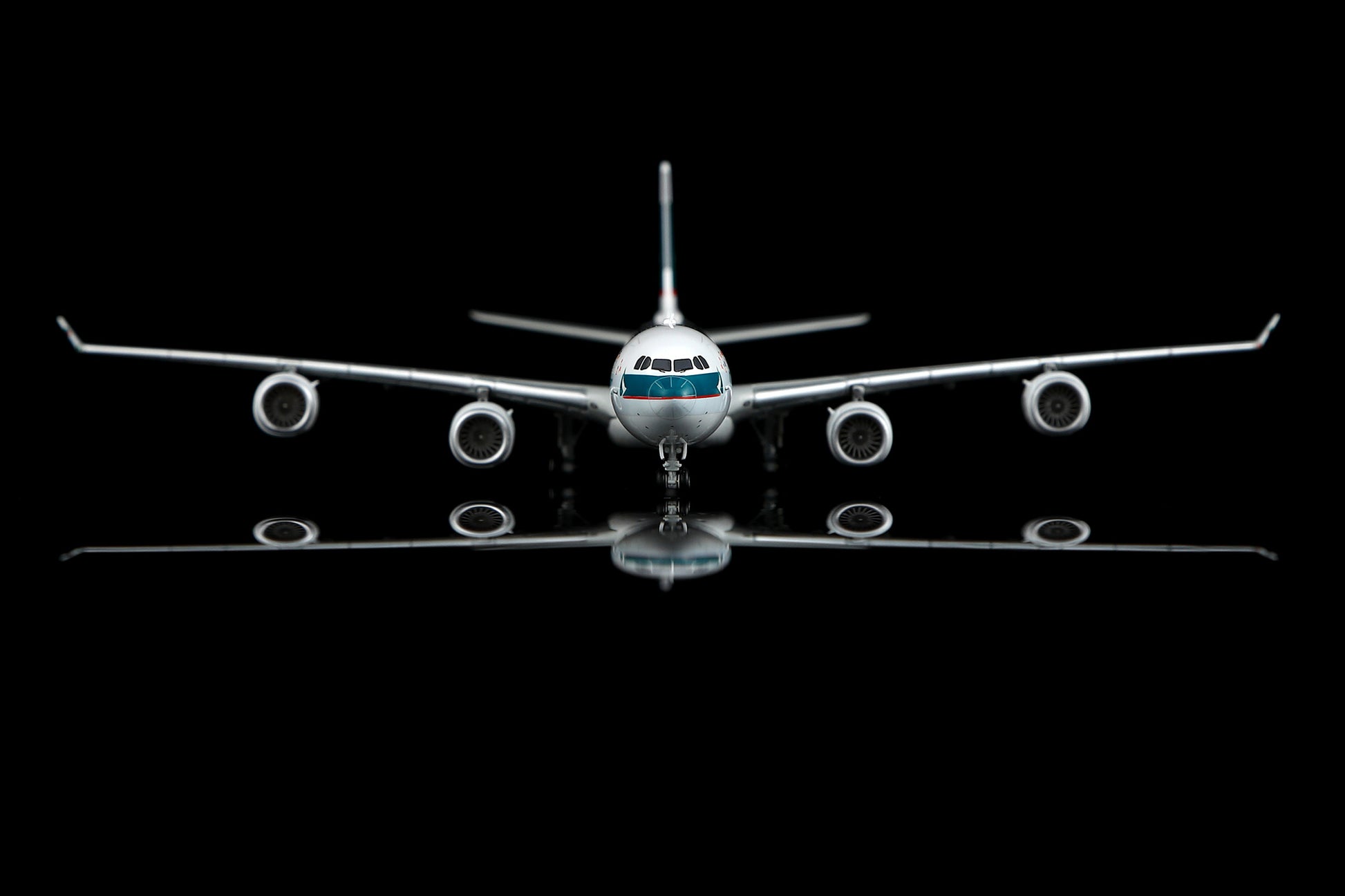 Cathay Pacific Airways A340-600 B-HQC Standard Version image 4