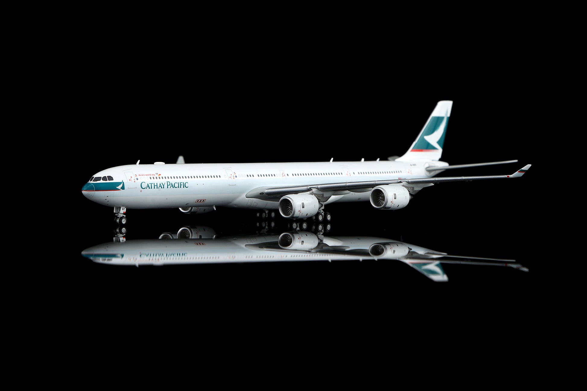 Cathay Pacific Airways A340-600 B-HQC Standard Version image 5