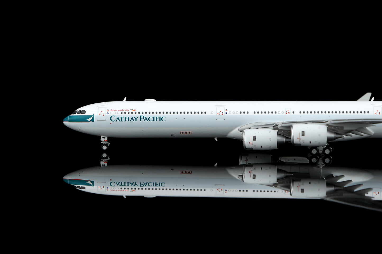 Cathay Pacific Airways A340-600 B-HQC Flap-down image 15