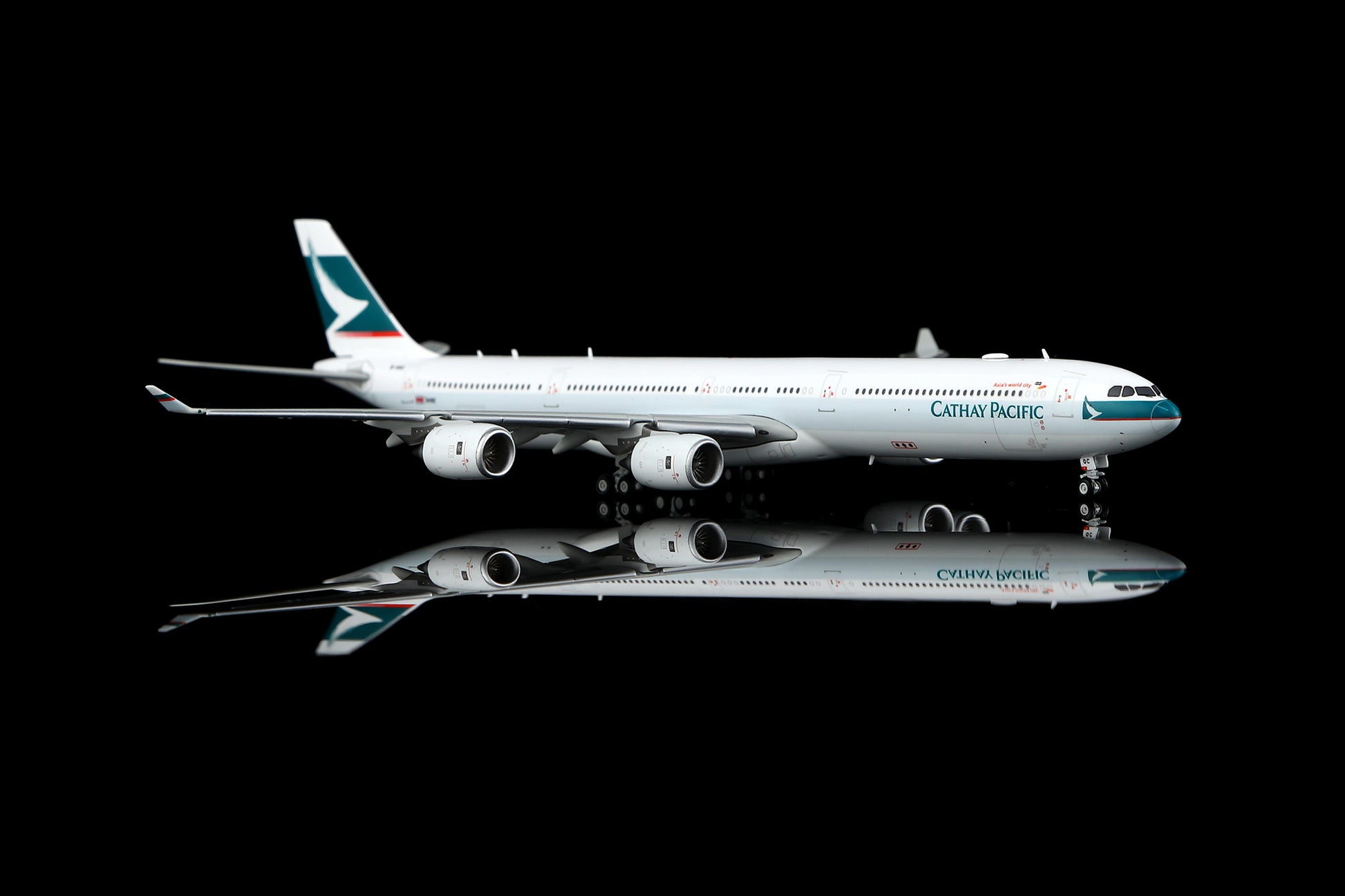 Cathay Pacific Airways A340-600 B-HQC Flap-down image 18