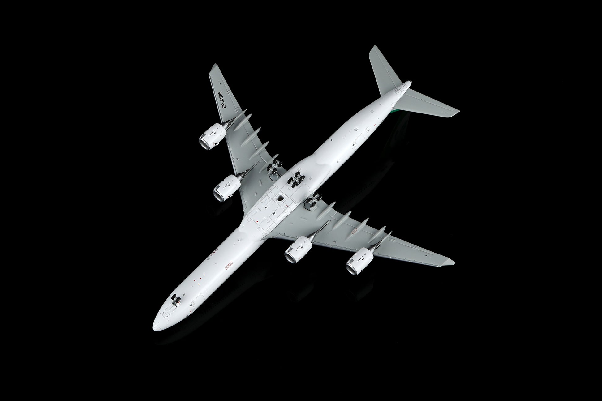 Mahan Air A340-600 EP-MME Standard Version image 11
