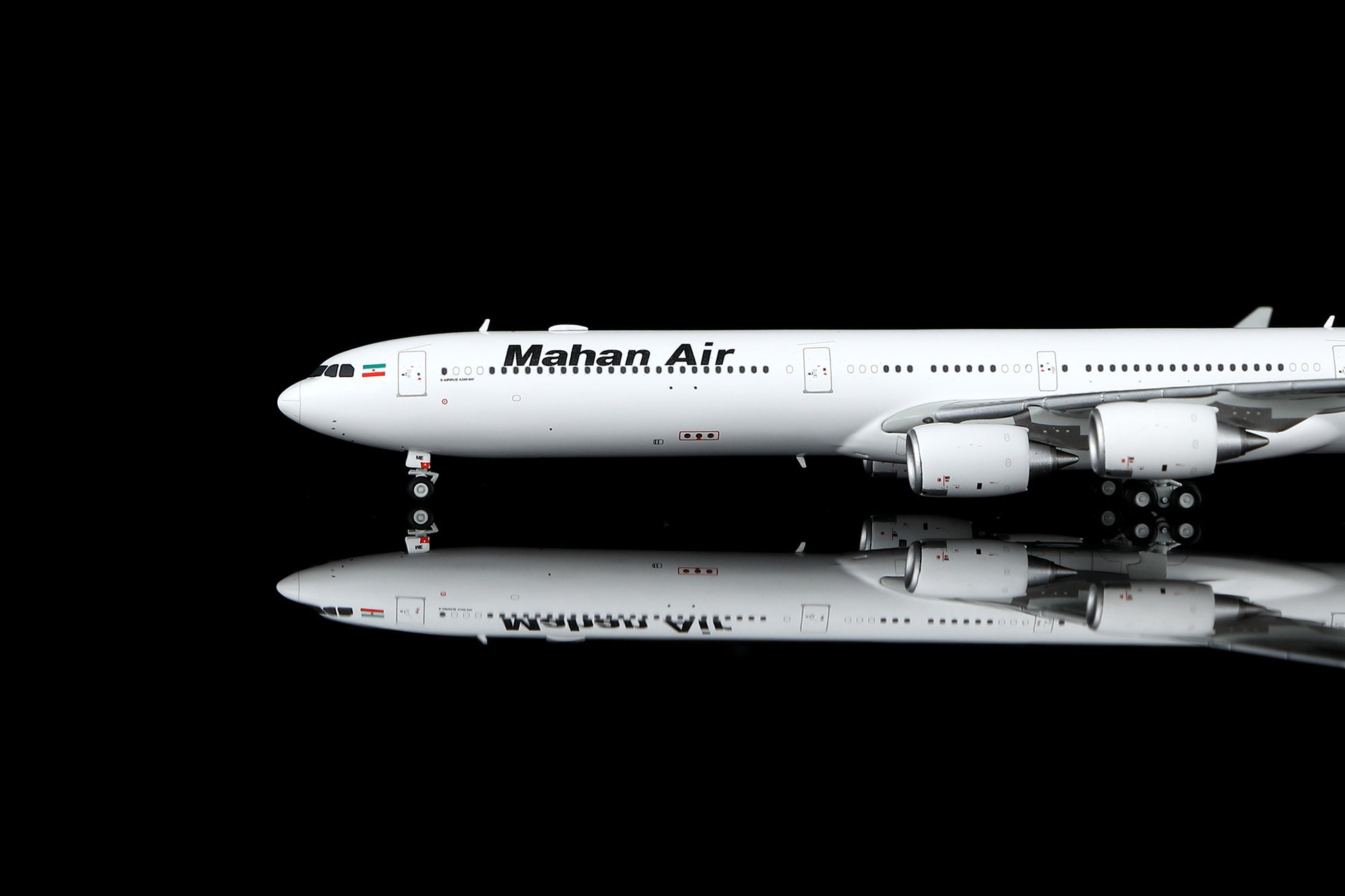 Mahan Air A340-600 EP-MME Standard Version image 4