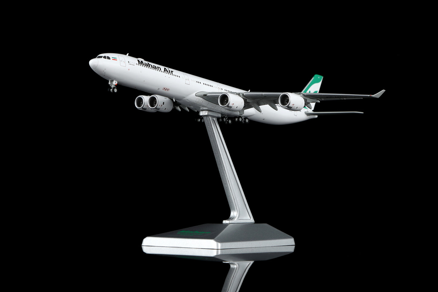 Mahan Air A340-600 EP-MME Flap-down image 14