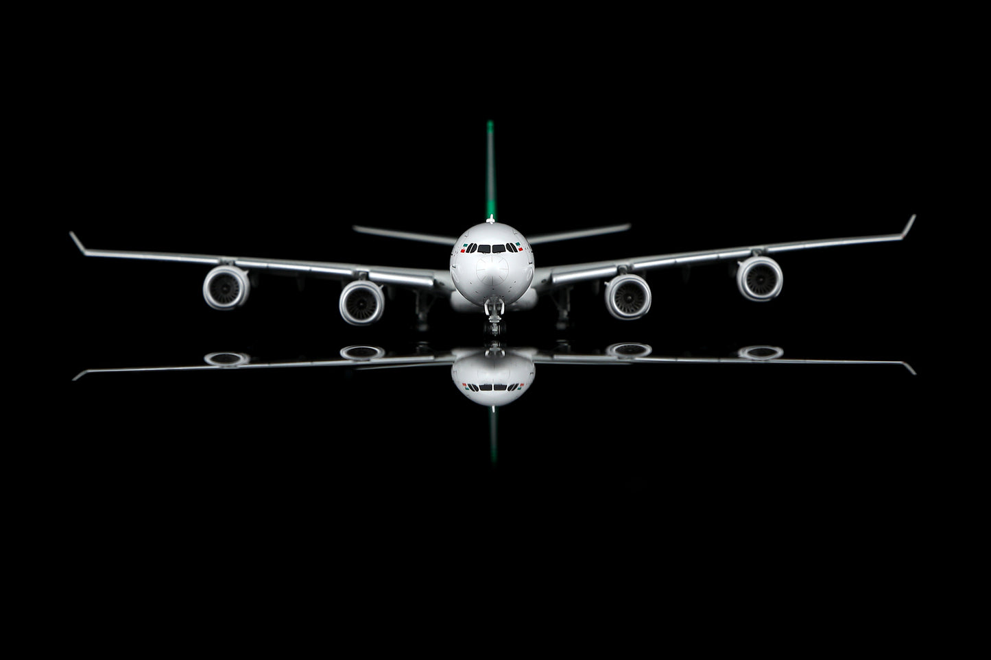 Mahan Air A340-600 EP-MME Flap-down image 15