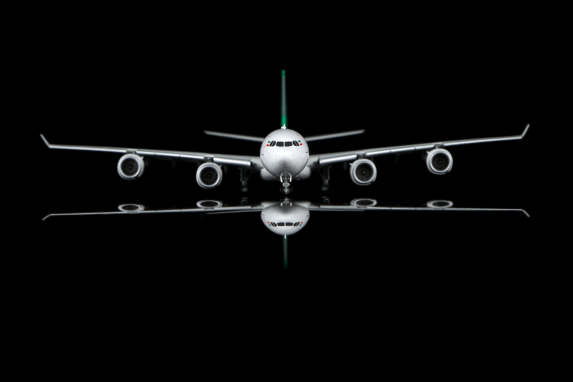 Mahan Air A340-600 EP-MME Flap-down image 15