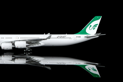 Mahan Air A340-600 EP-MME Flap-down image 19