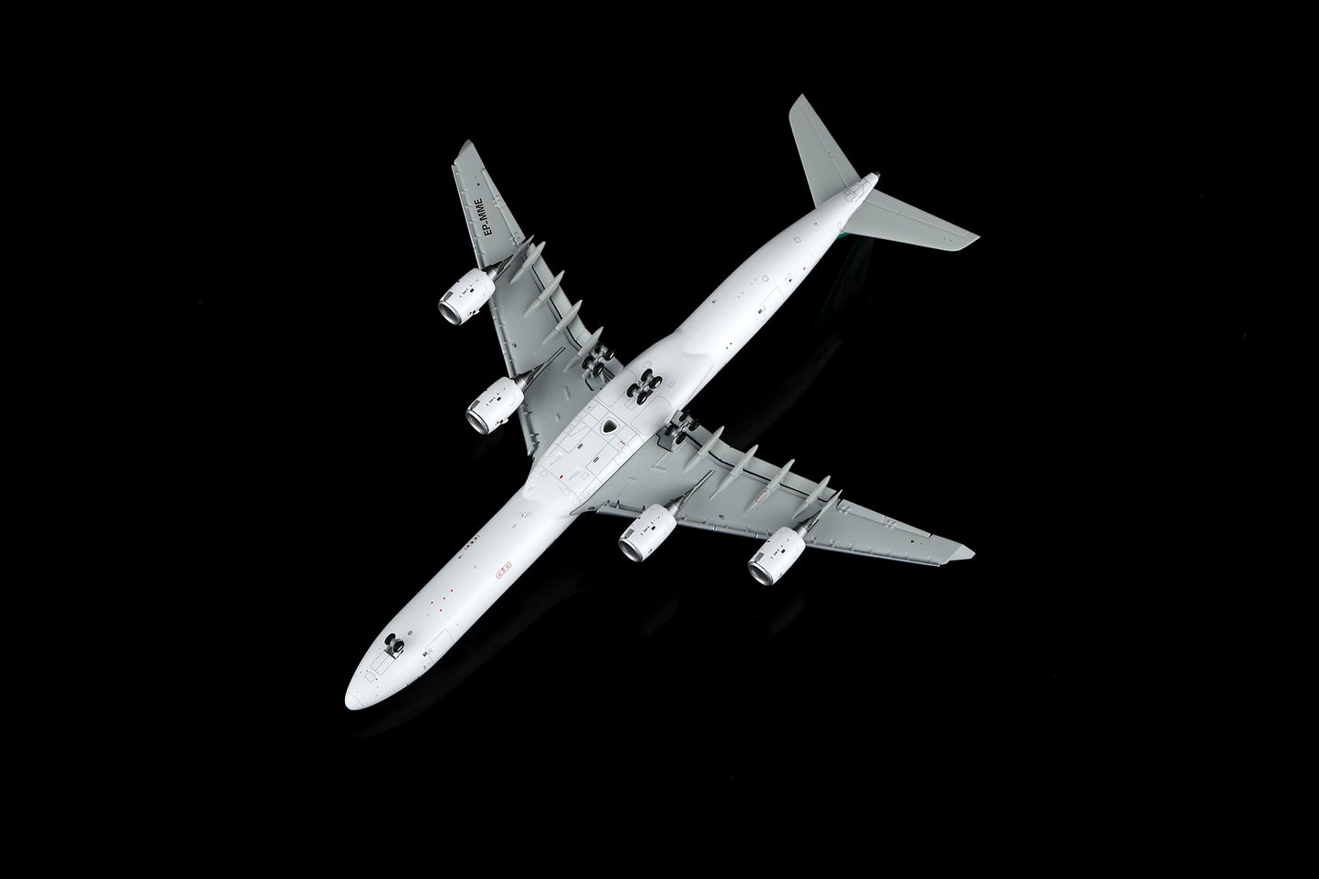 Mahan Air A340-600 EP-MME Flap-down image 20