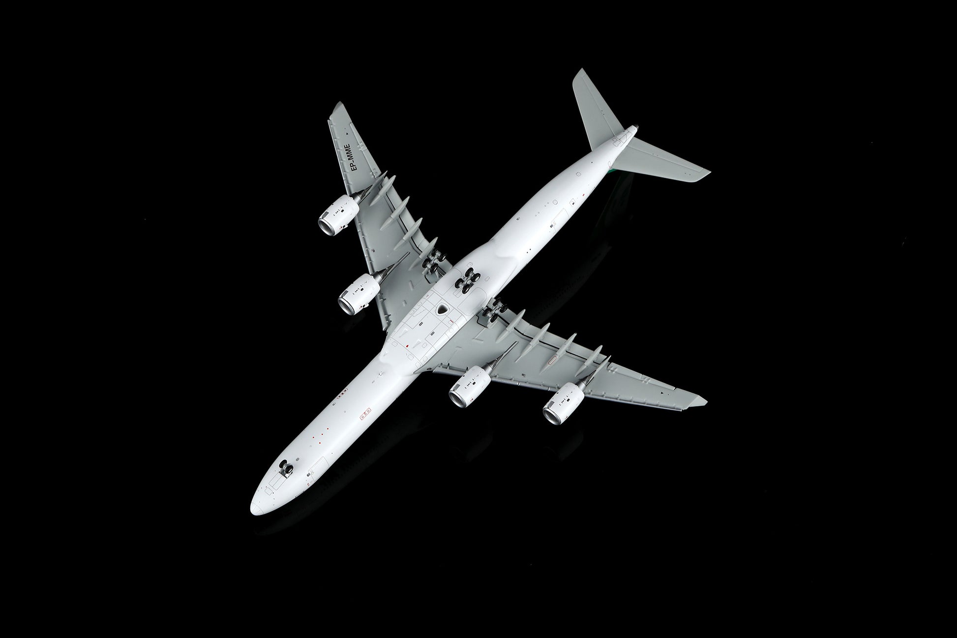 Mahan Air A340-600 EP-MME Flap-down image 20