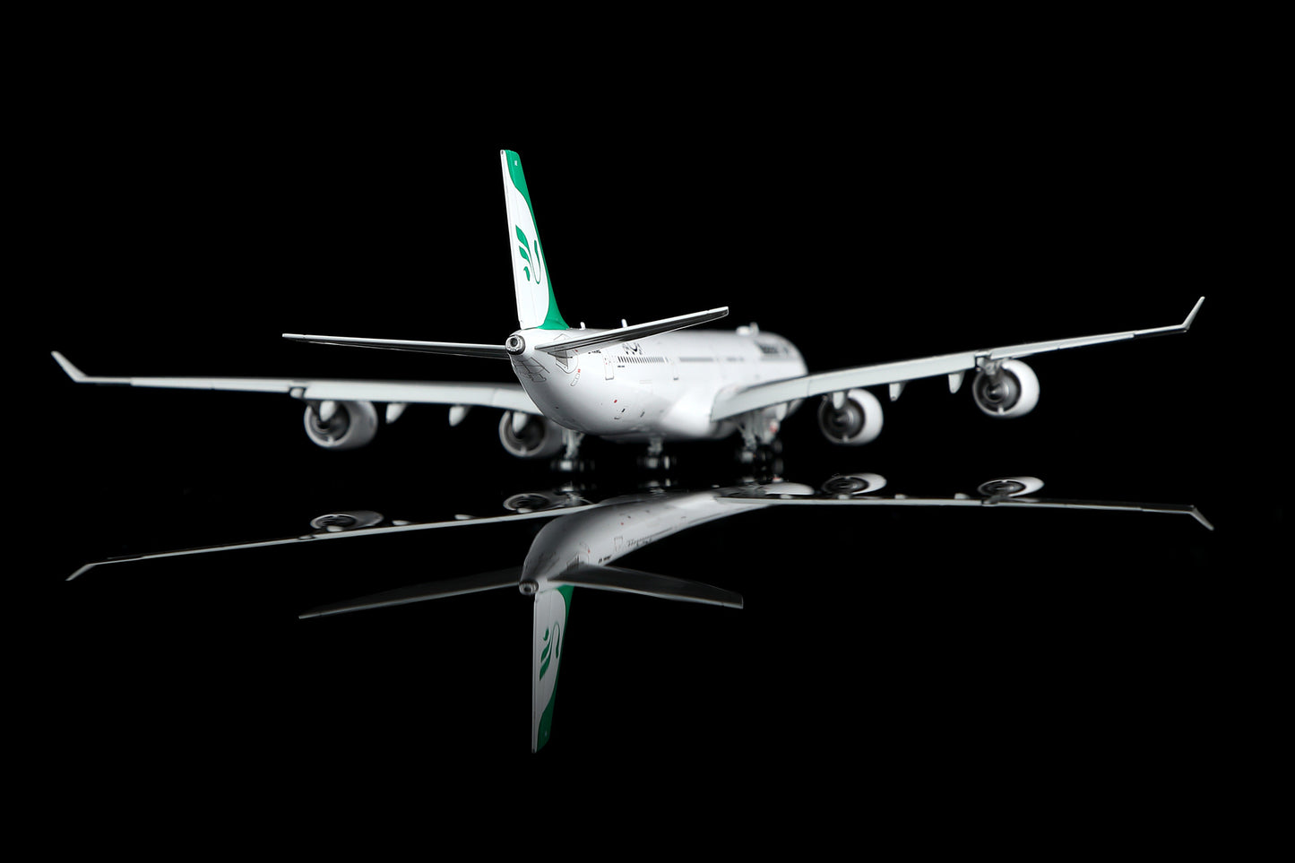 Mahan Air A340-600 EP-MME Flap-down image 22