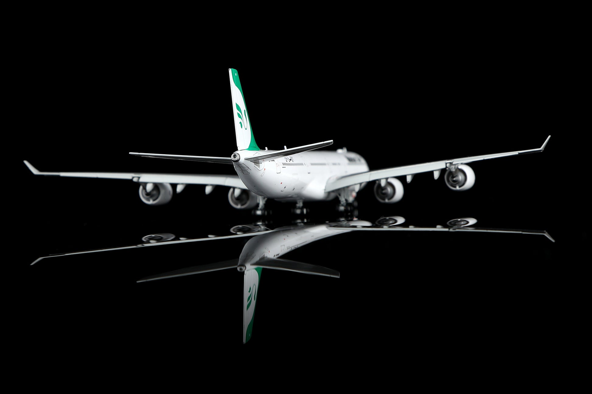 Mahan Air A340-600 EP-MME Flap-down image 22