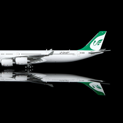 Mahan Air A340-600 EP-MME Flap-down image 7