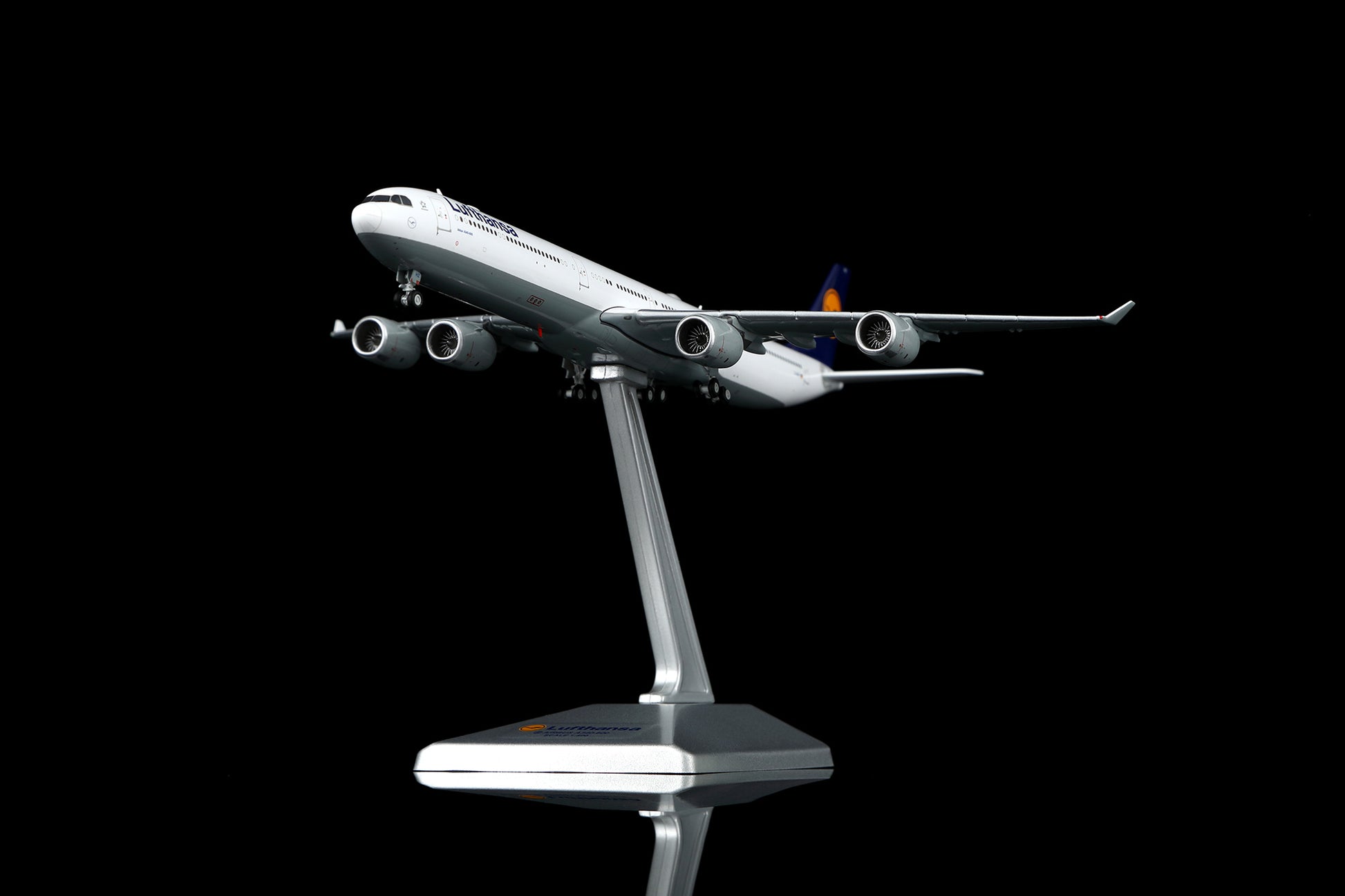 Lufthansa A340-600 Reg. D-AIHZ Standard Version image 3