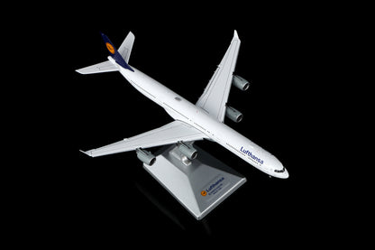 Lufthansa A340-600 Reg. D-AIHZ Flap-down image 14