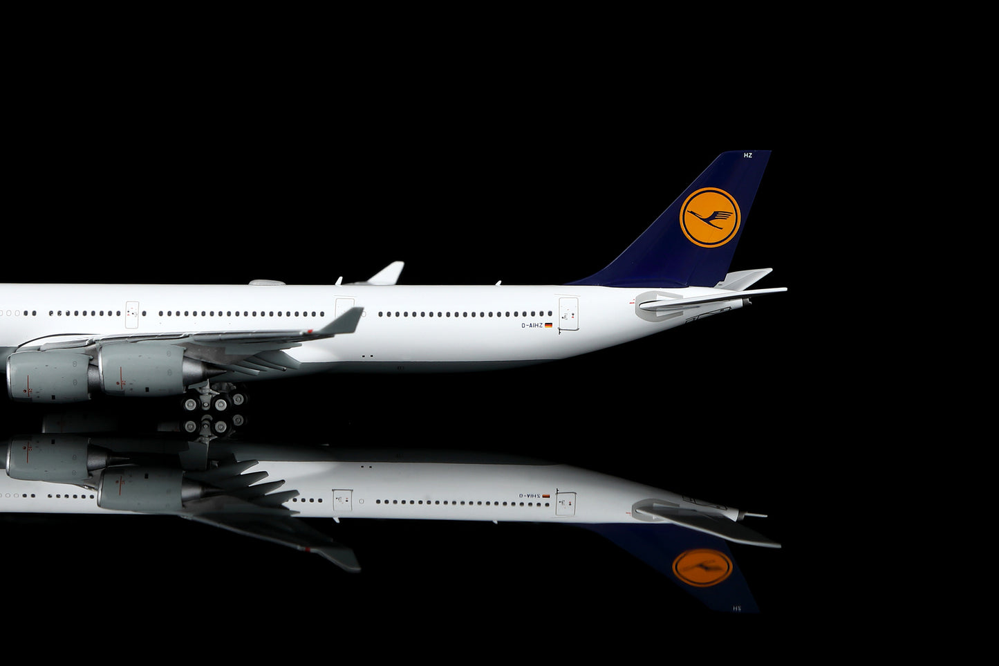 Lufthansa A340-600 Reg. D-AIHZ Flap-down image 16