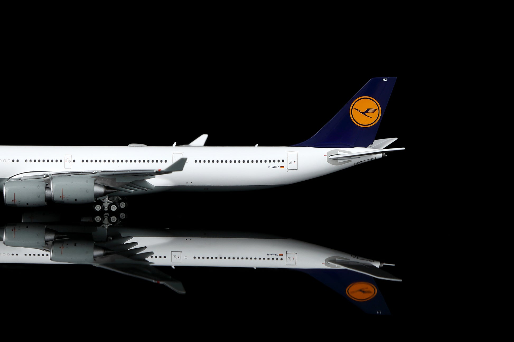 Lufthansa A340-600 Reg. D-AIHZ Flap-down image 16