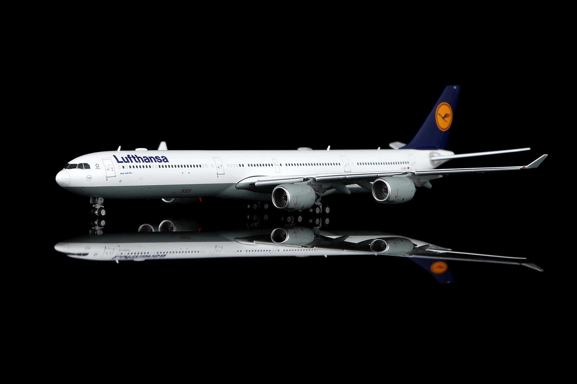 Lufthansa A340-600 Reg. D-AIHZ Flap-down image 17
