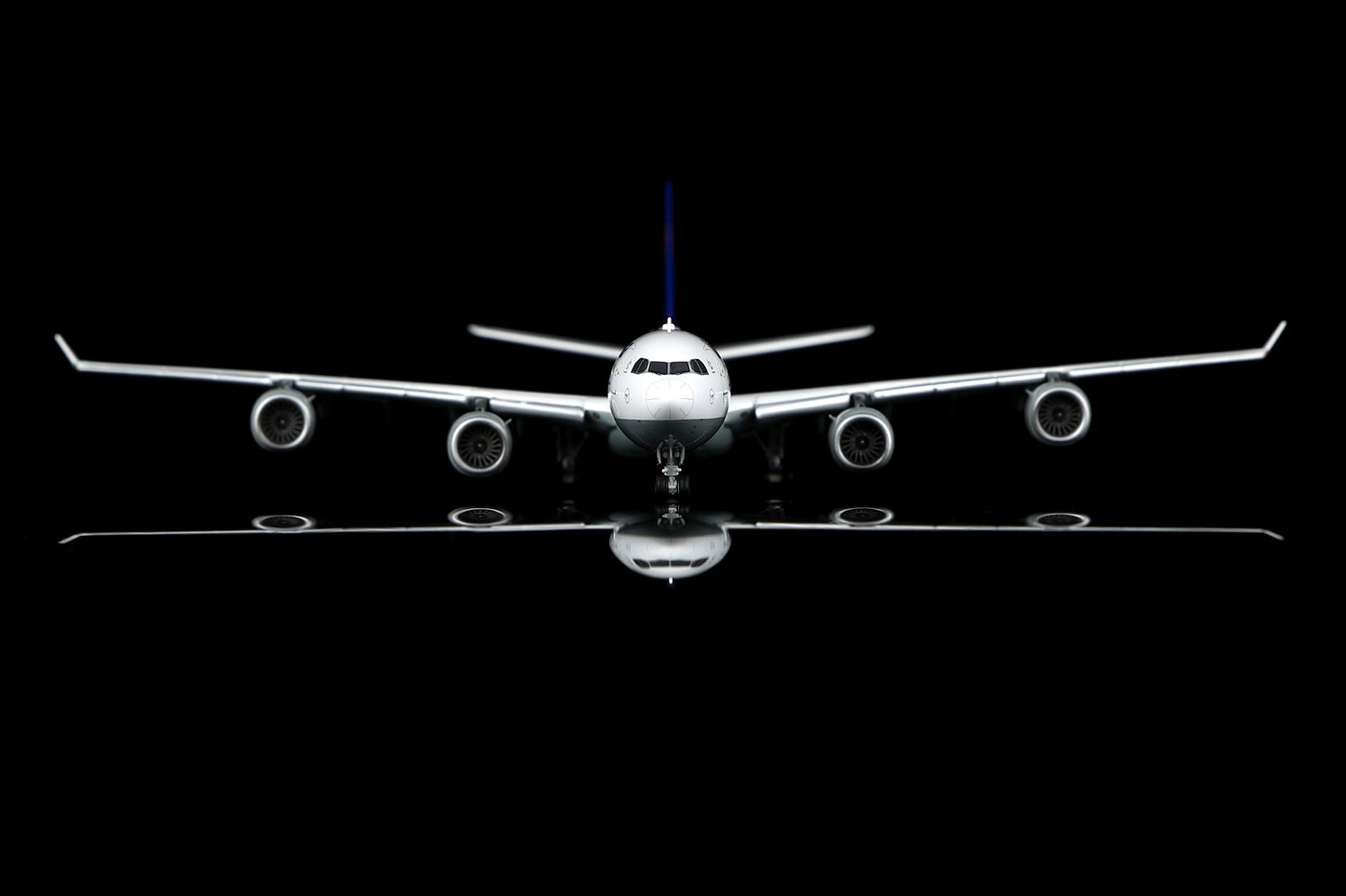 Lufthansa A340-600 Reg. D-AIHZ Flap-down image 19