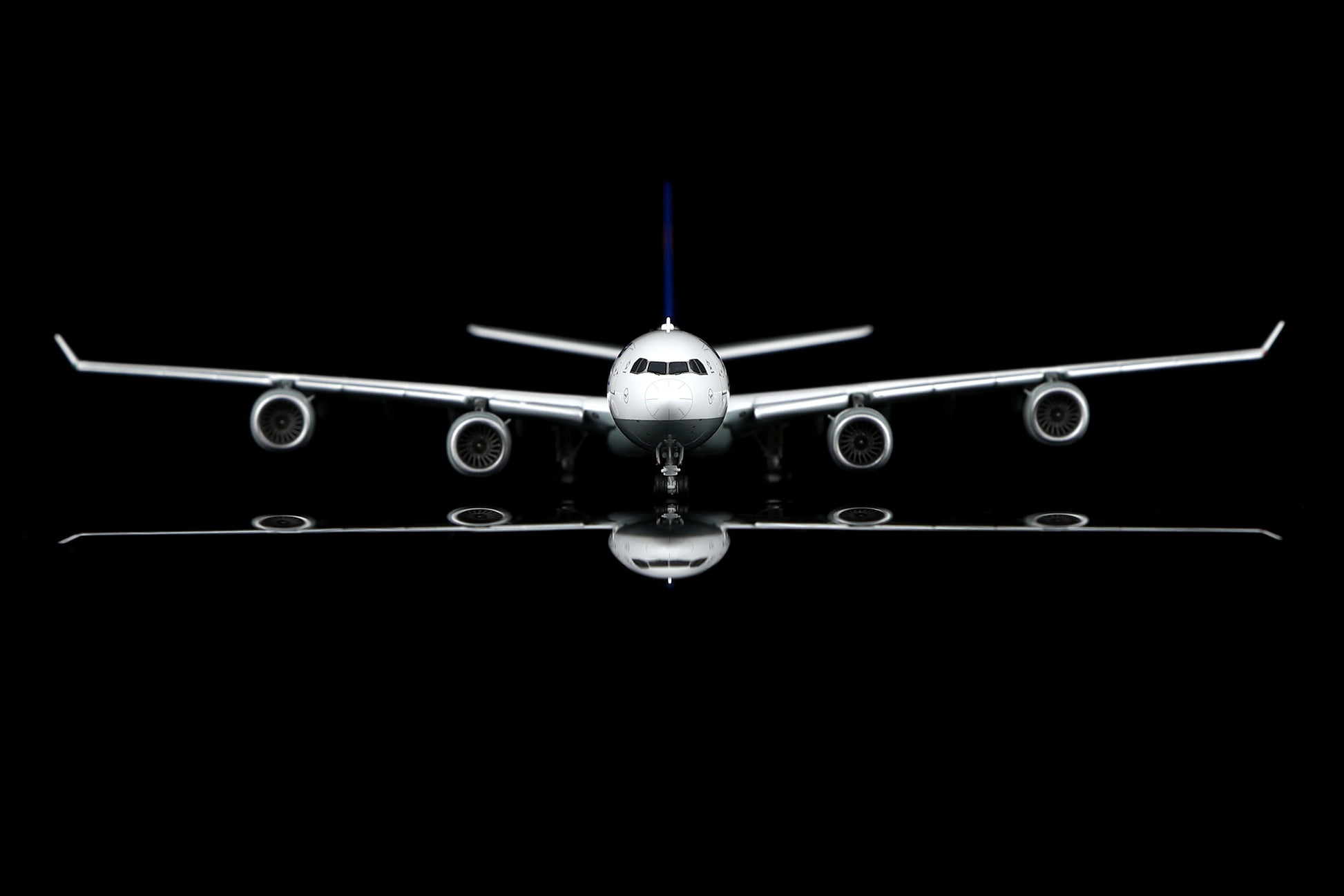 Lufthansa A340-600 Reg. D-AIHZ Flap-down image 19