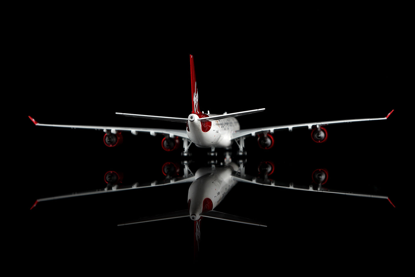 Virgin Atlantic A340-600 Reg. G-VNAP Standard Version image 4