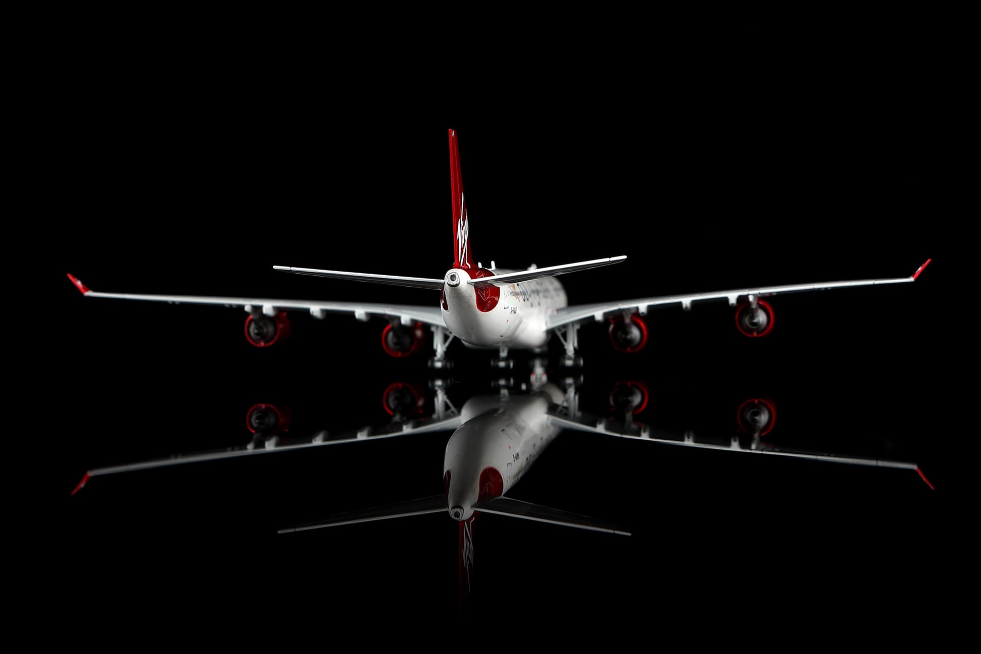 Virgin Atlantic A340-600 Reg. G-VNAP Standard Version image 4