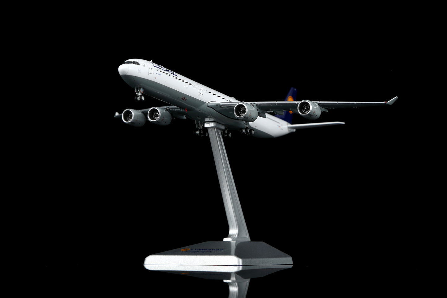Lufthansa A340-600 Reg. D-AIHX Standard Version image 3