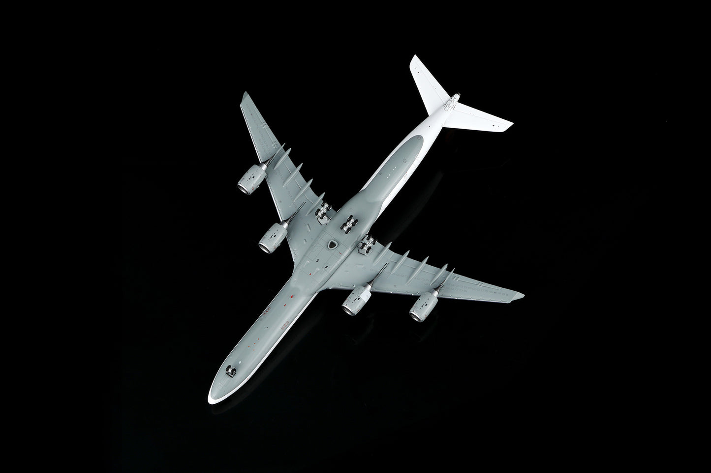 Lufthansa A340-600 Reg. D-AIHX Standard Version image 9