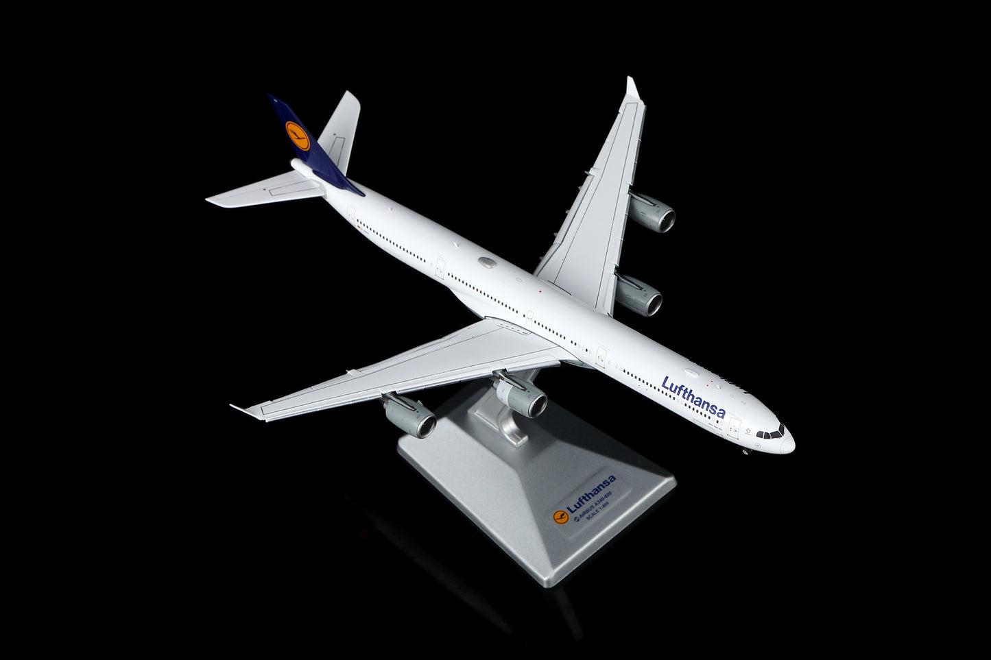 Lufthansa A340-600 Reg. D-AIHX Flap-down image 14