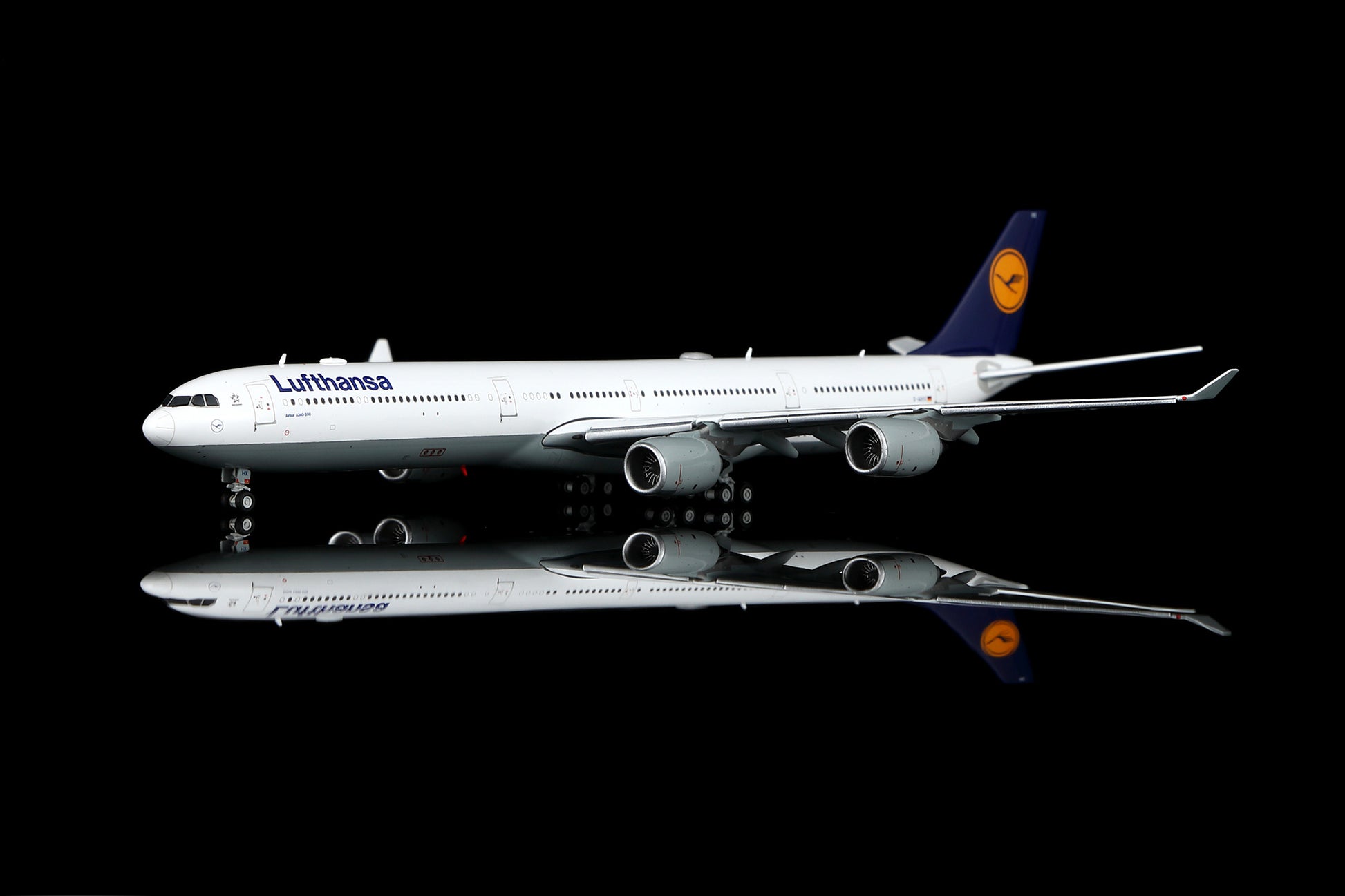 Lufthansa A340-600 Reg. D-AIHX Flap-down image 17