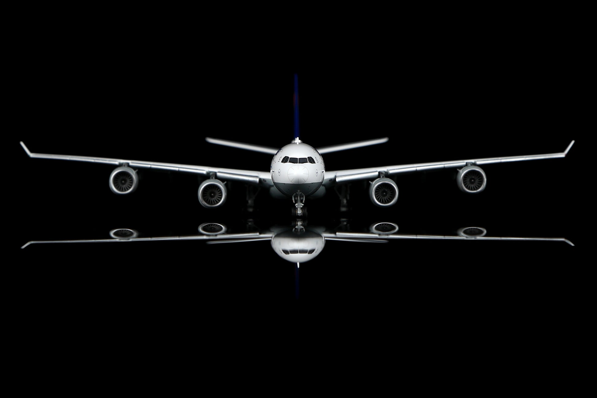 Lufthansa A340-600 Reg. D-AIHX Flap-down image 19
