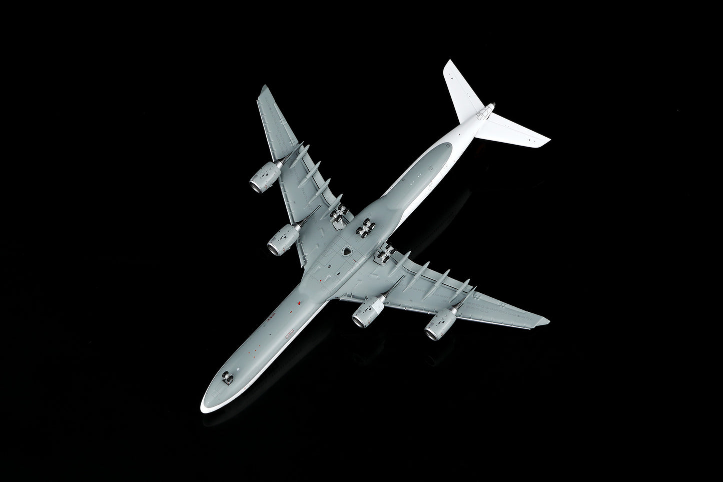 Lufthansa A340-600 Reg. D-AIHX Flap-down image 22