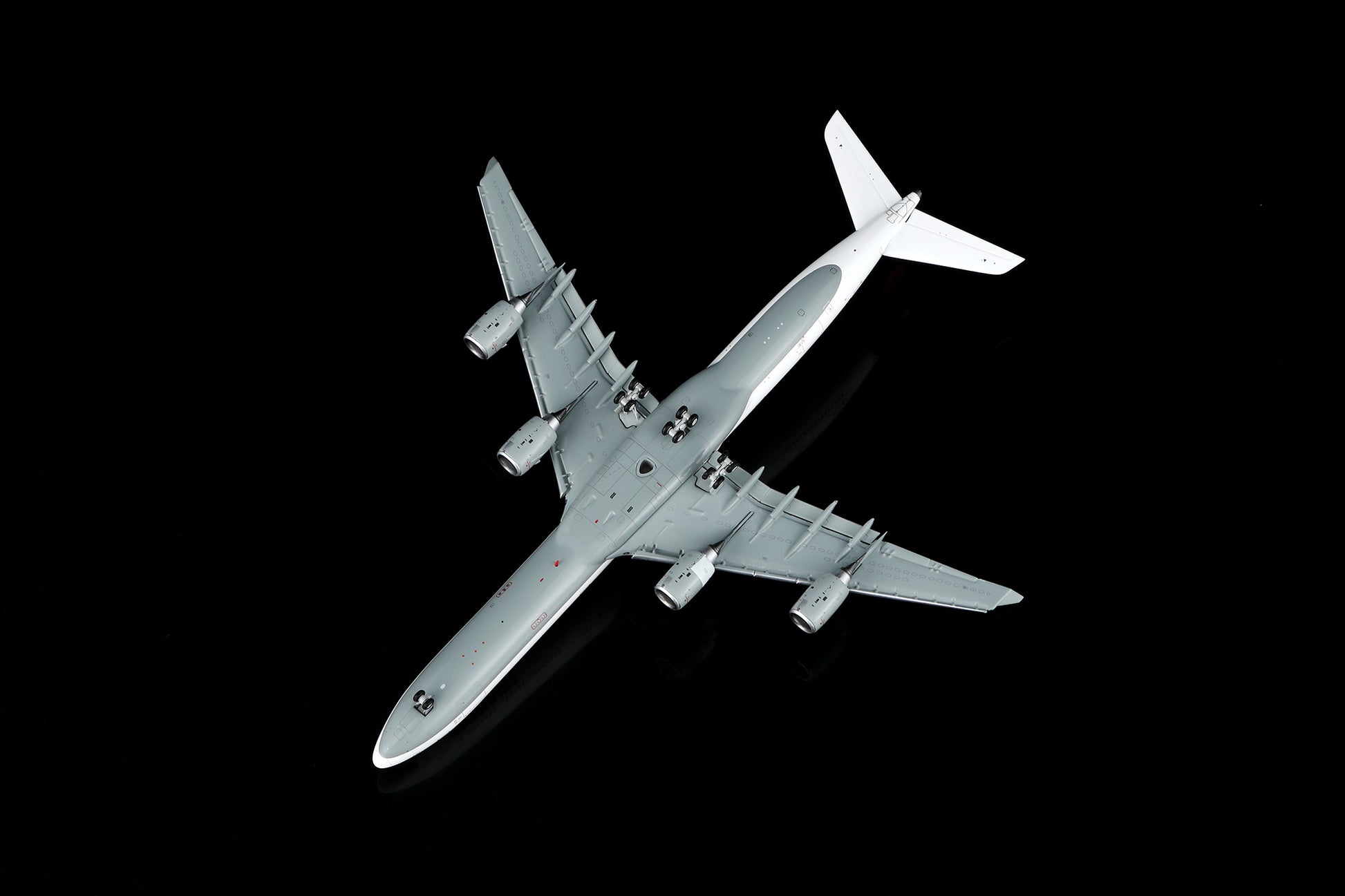 Lufthansa A340-600 Reg. D-AIHX Flap-down image 22