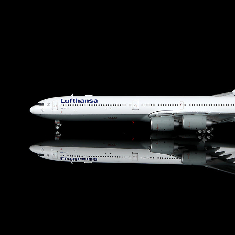 Lufthansa A340-600 Reg. D-AIHX Flap-down image 3