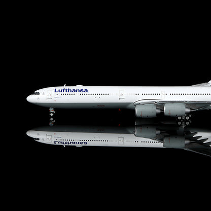 Lufthansa A340-600 Reg. D-AIHX Flap-down image 3