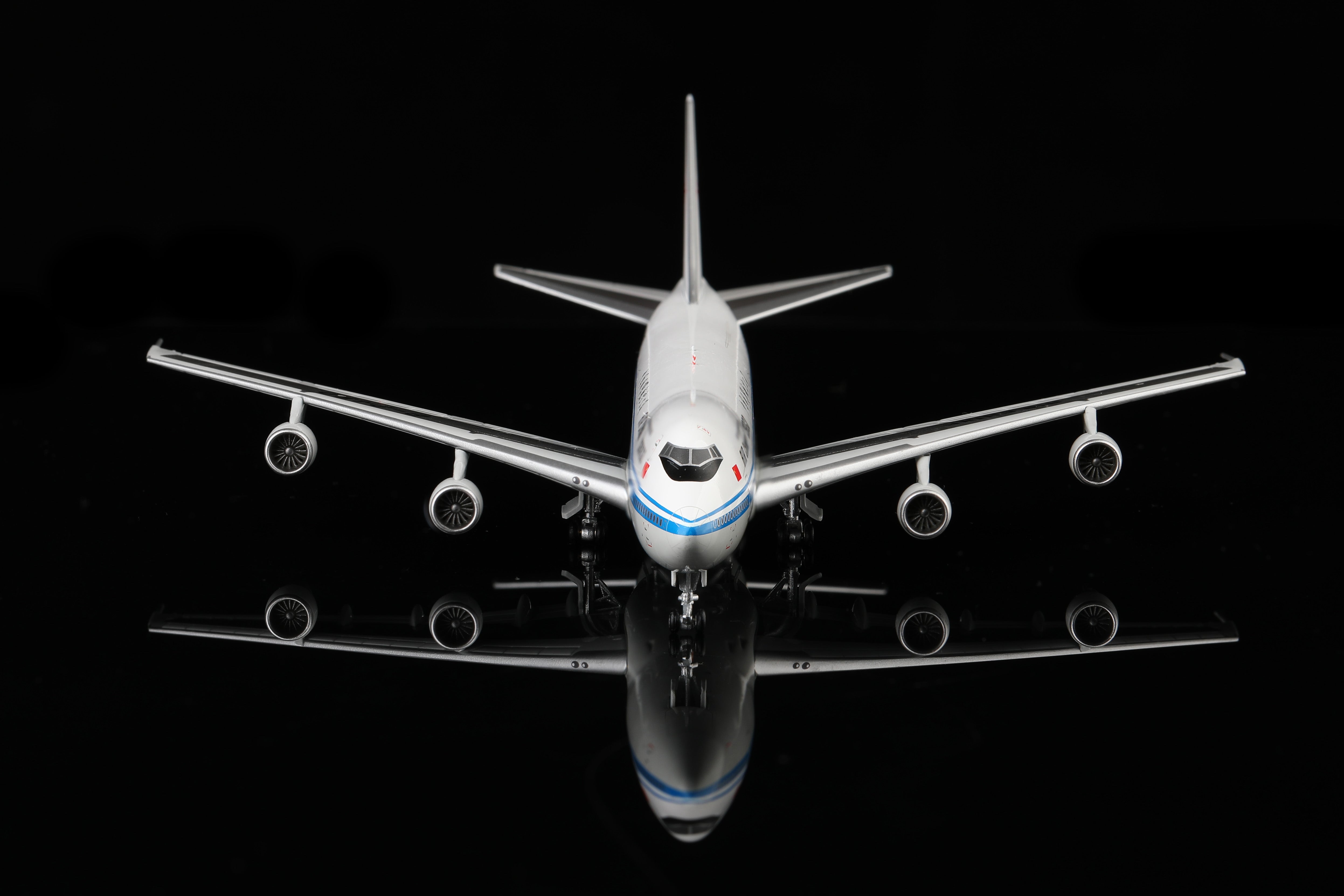 Air China Boeing 747-200 Reg. B-2450 image 1