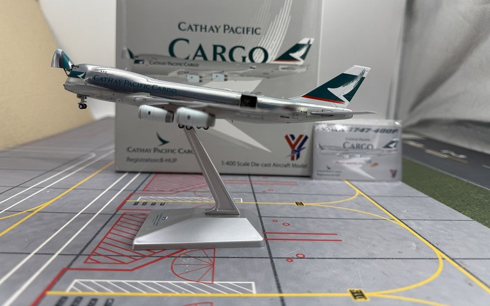 Cathay Pacific Boeing 747-400 Polished Reg. B-HUP image 13