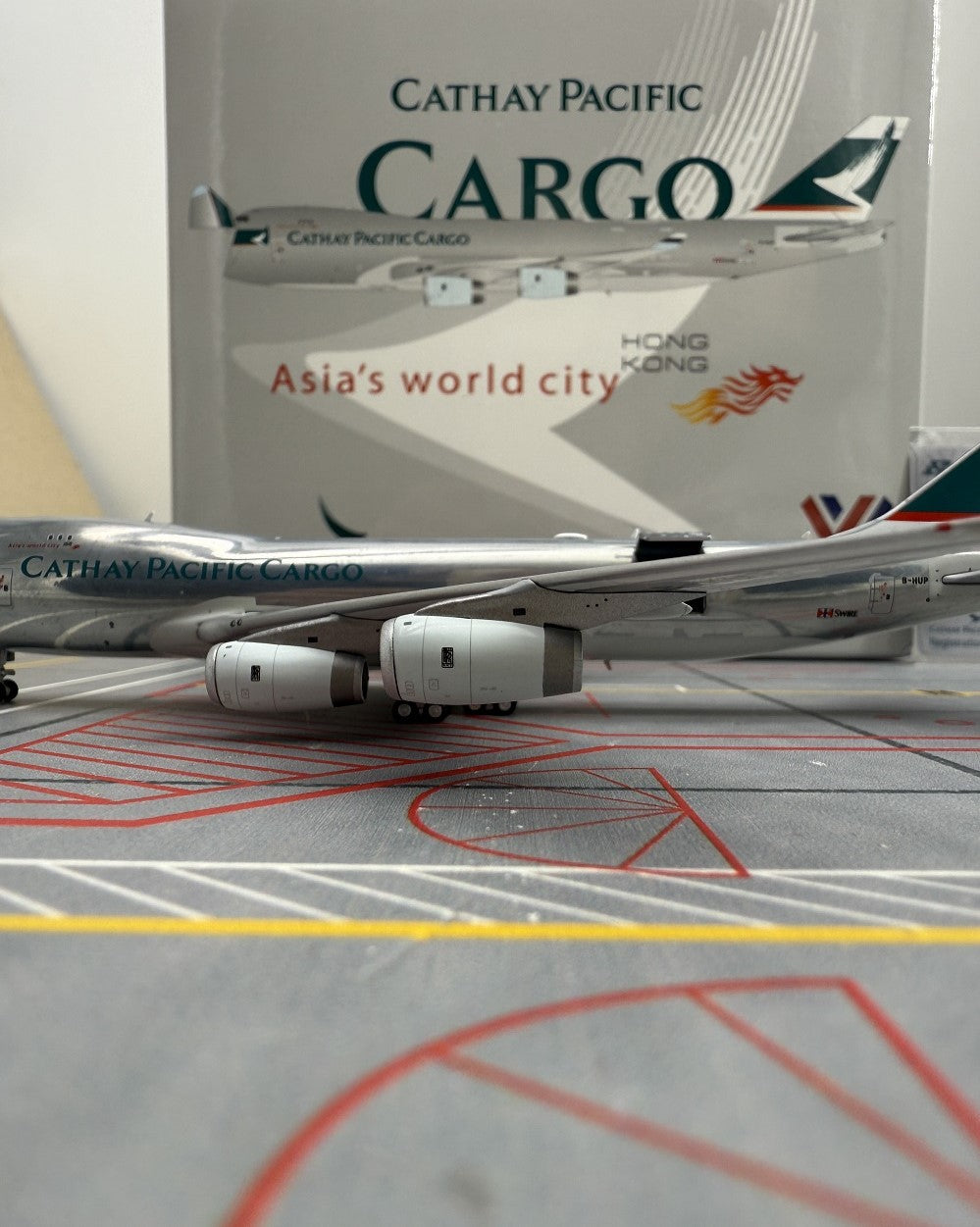 Cathay Pacific Boeing 747-400 Polished Reg. B-HUP image 9