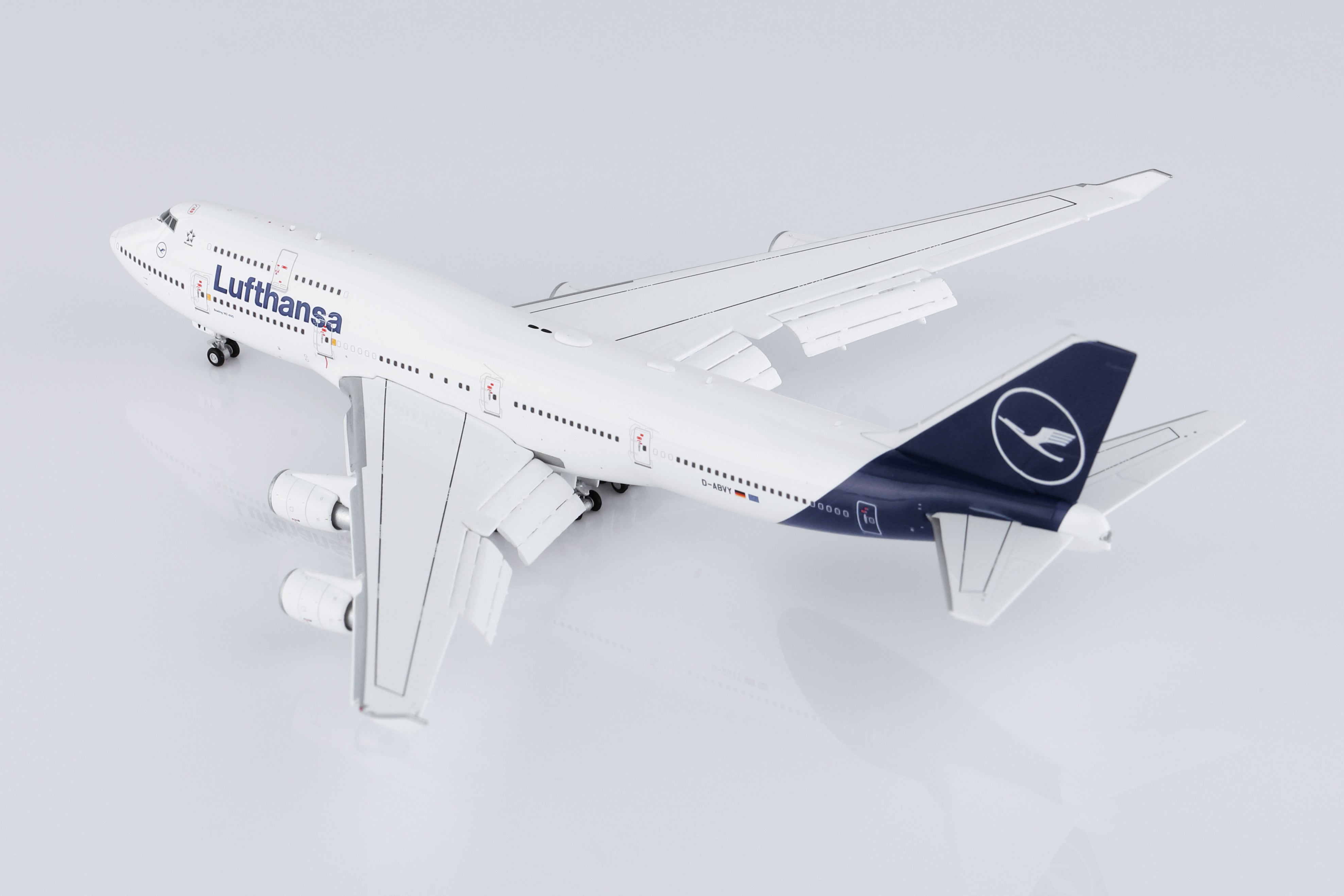 Lufthansa Boeing 747-400 D-ABVY Flap-down image 1